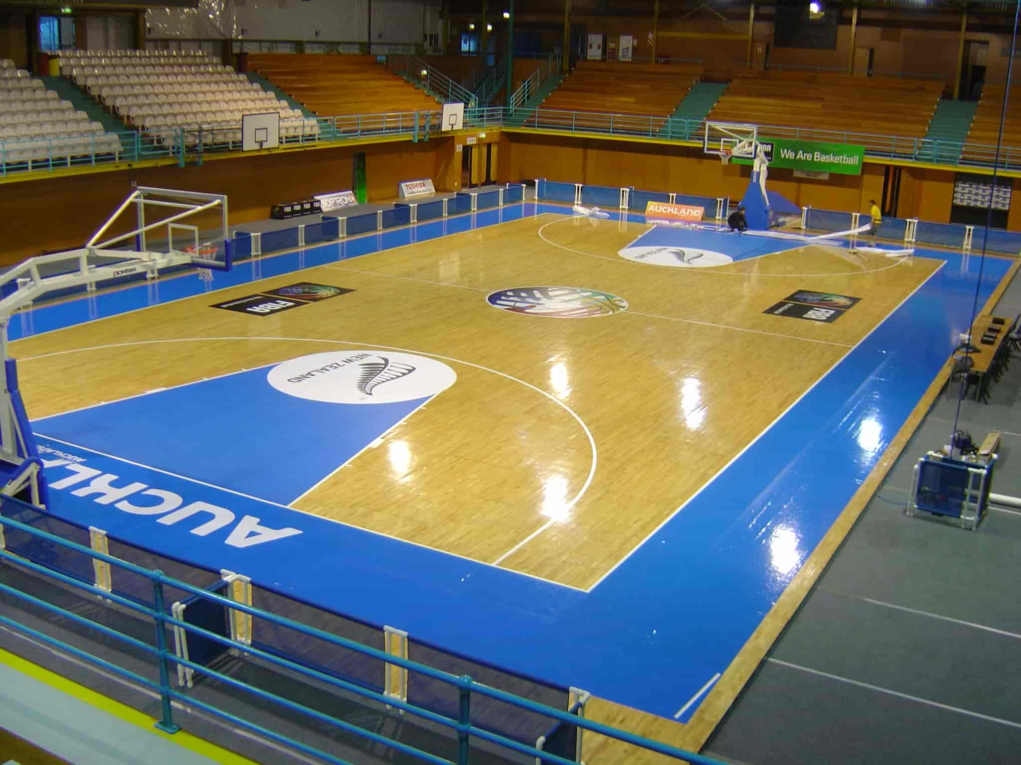 adhesive-floor-vinyl-on-backetball-court-3