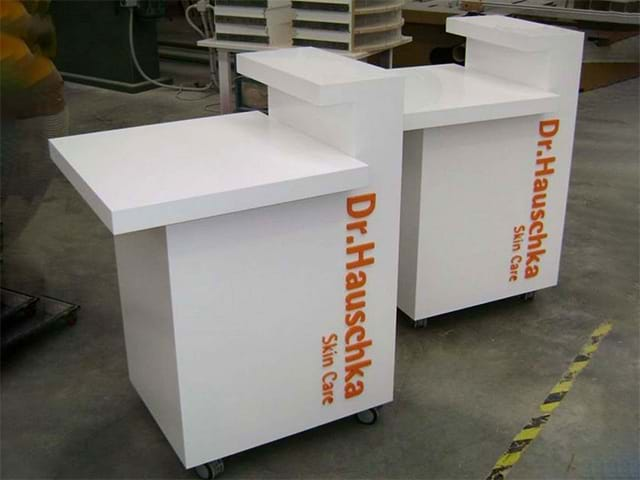 custom-retail-stands