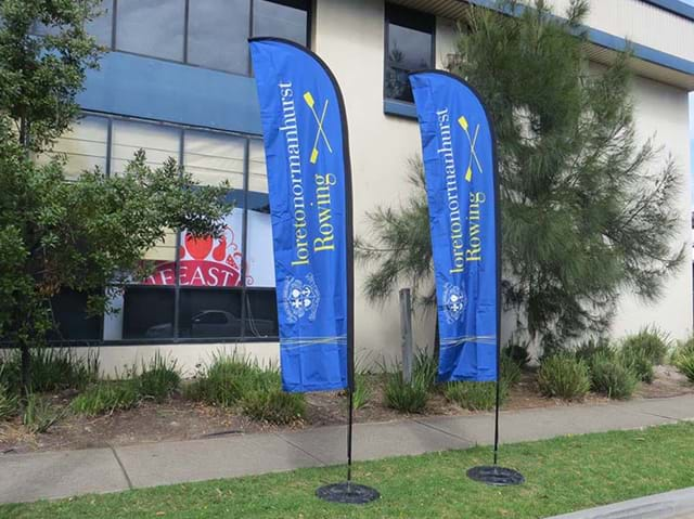 feather-flags-with-steel-bases