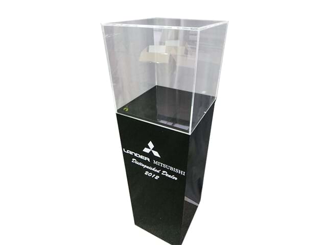 glass-display-case