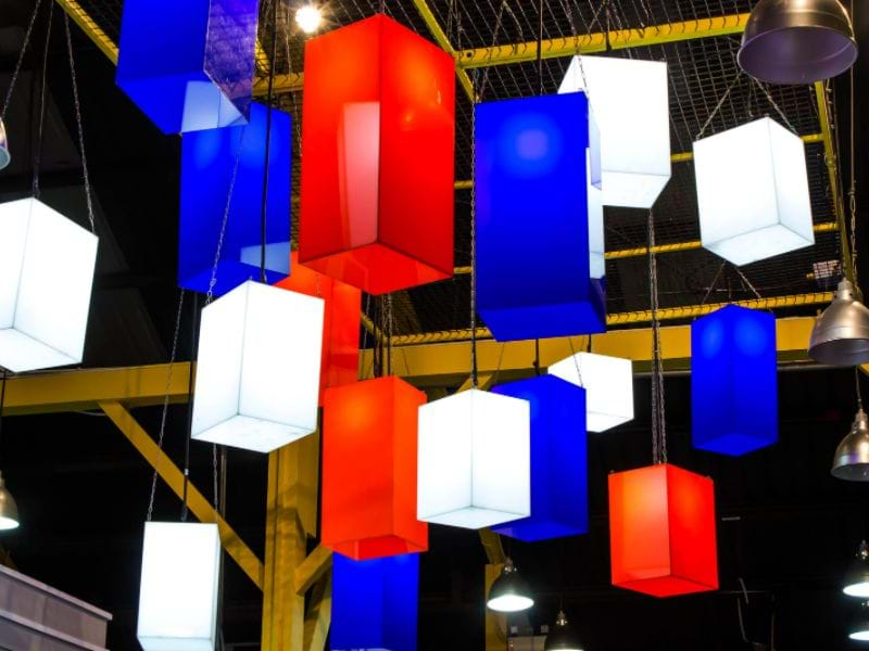 hanging-illuminated-pedestals