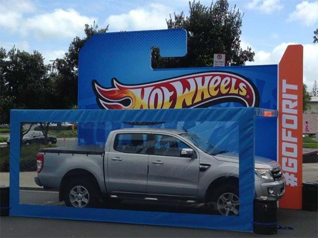 hot-wheels-oversize-display