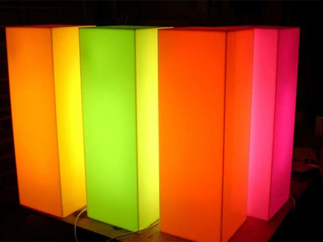 opal-illuminated-display-plinths