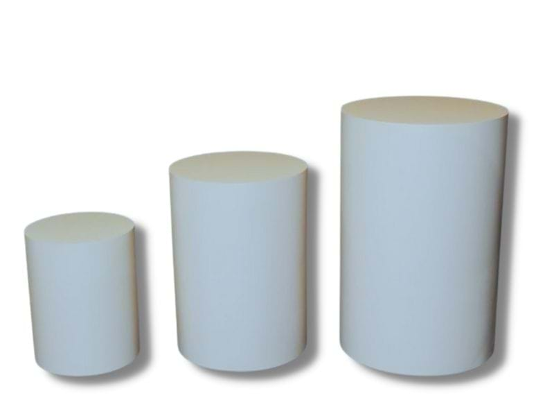 round-white-acrylic-plinths-2