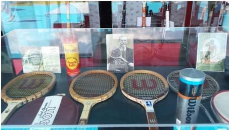 tennis-racquet-display