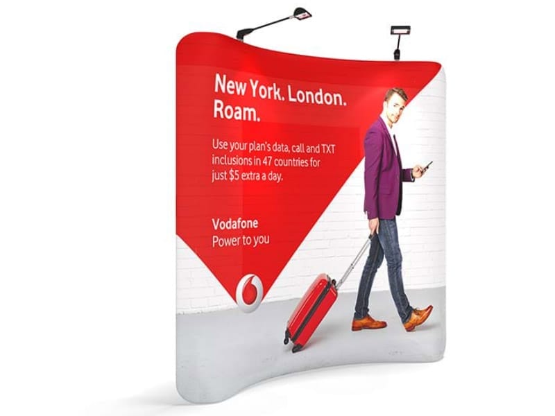 Custom Portable Display: SuperWall Curved Exhibition Wall With Spotlight - Displays 2 Go