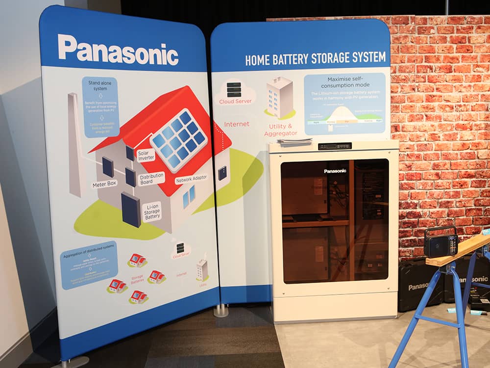 Custom Portable Display: Straight SuperWall Backdrop Stand Curve Edge - Displays 2 Go