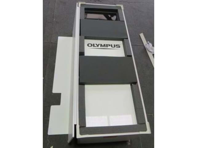 custom-road-case-to-hold-perspex-plinth.jpg