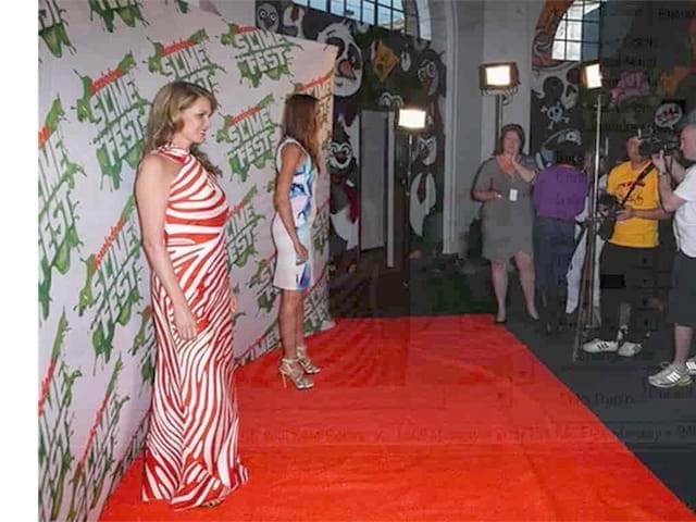 Red carpet backdrops - Displays2Go