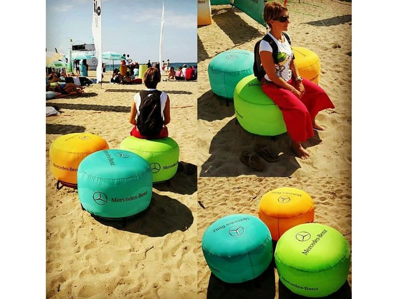 inflatable-towers-columns-12-inflatable-ottomans-sofa-on-the-beach.jpg