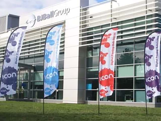 Feather banners - Displays2Go