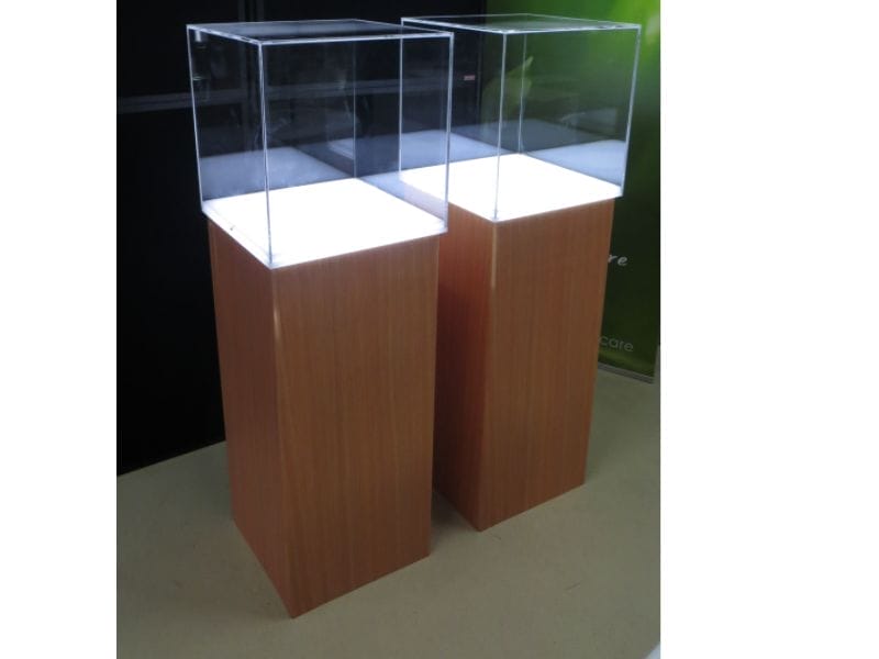 plinths-with-lighting-06-frosted-tops-can-be-combined-with-display-cases.jpg