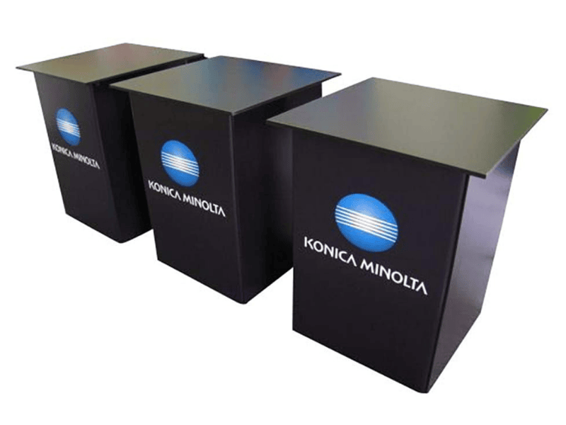 portable-plinths-08-portable-plinths-with-overhang-tops-and-logo-prints.png