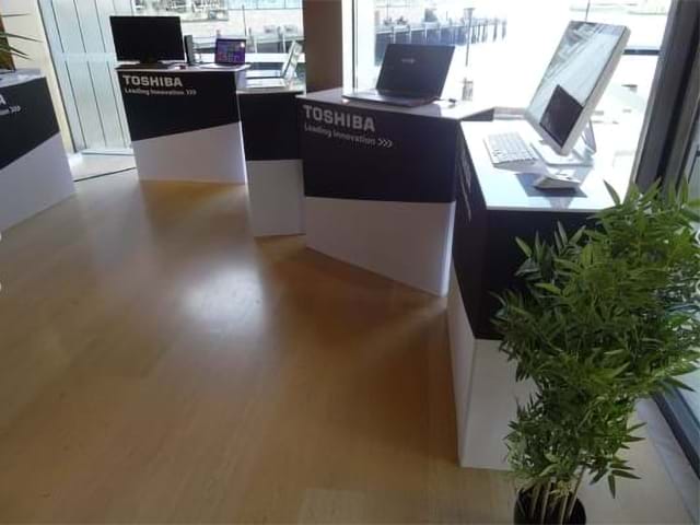 Laptop exhibition display - Displays2Go