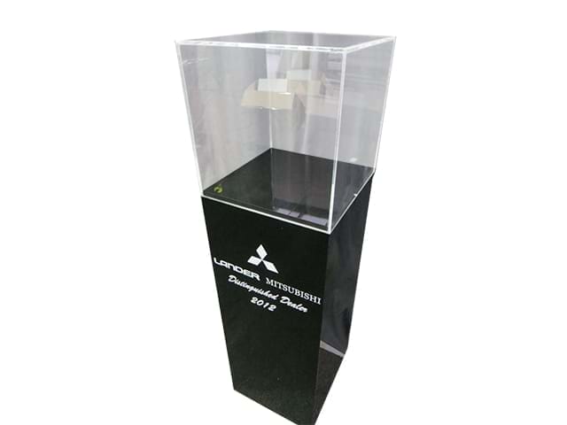 retail-and-mall-displays-138-glass-display-case.jpg