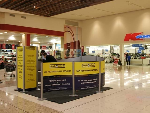 retail-and-mall-displays-145-curved-wall-kiosk-display.jpg