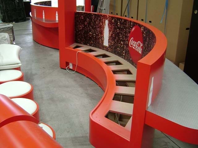 Curved seating for coke - Displays2Go