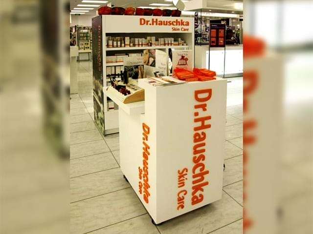 retail-and-mall-displays-85-retail-sampling-on-castors.jpg