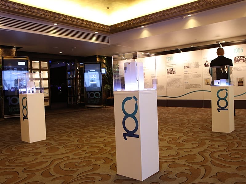 showcase-plinths-02-100-plinths.jpg