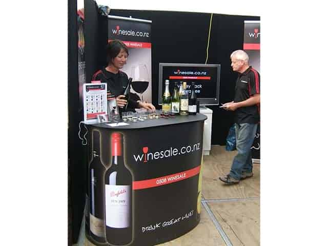 wine-tasting-at-expo